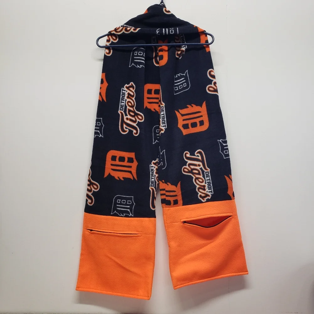 Detroit Tigers Fleece Scarf with Pockets to Hands Warm 82x11 Handmade Tailgate